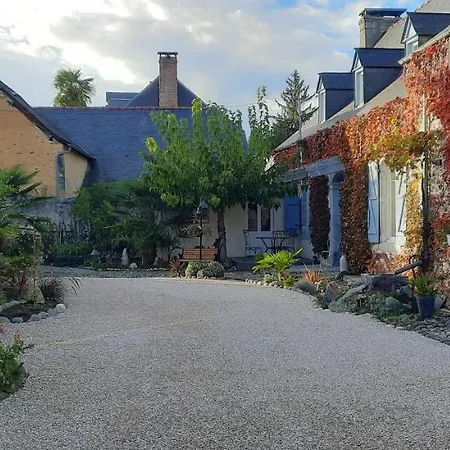 לינה וארוחת בוקר La Ferme Aux Fleurs Ossun